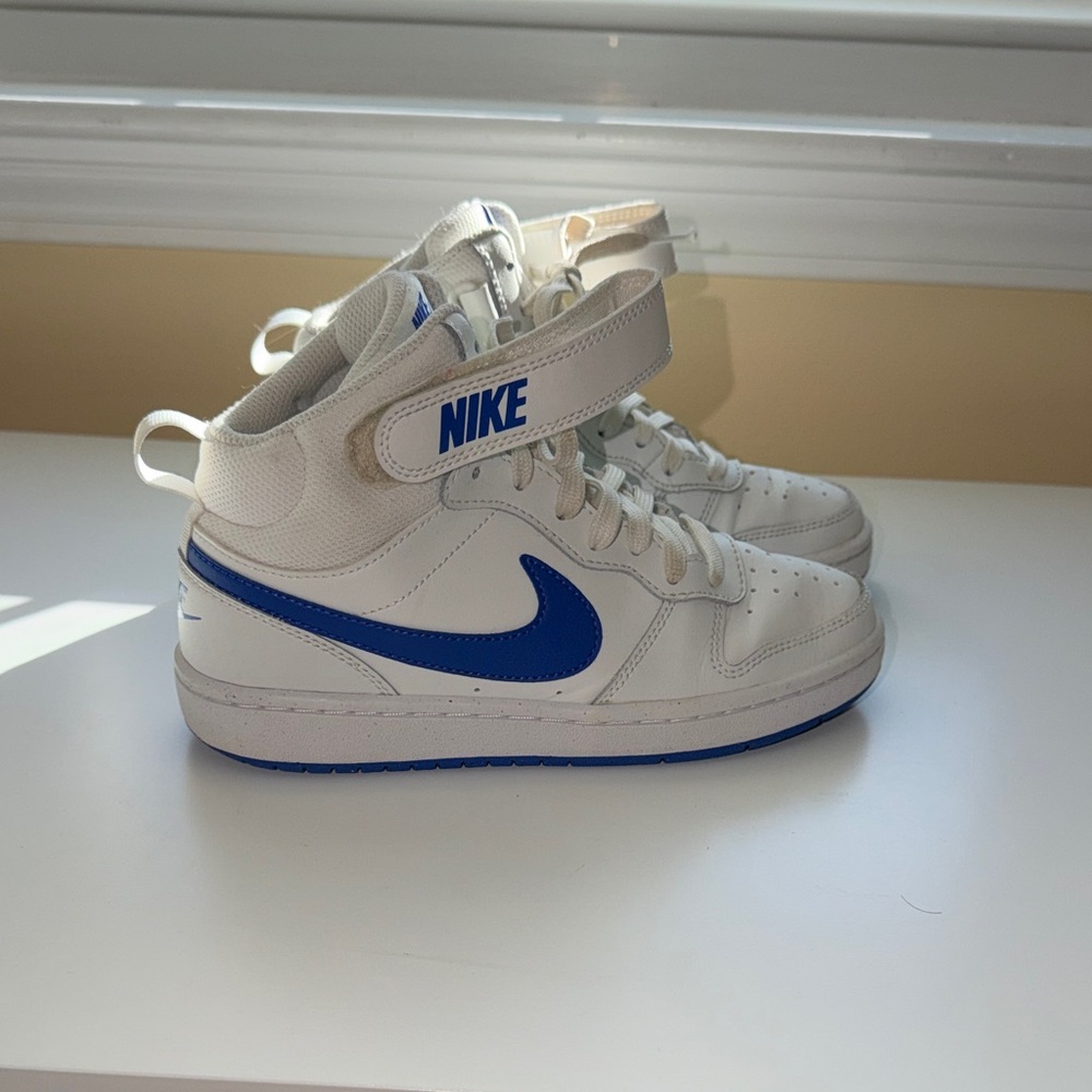 Nike Court Borough Mid 2 Sneakers (big kids) Size 4